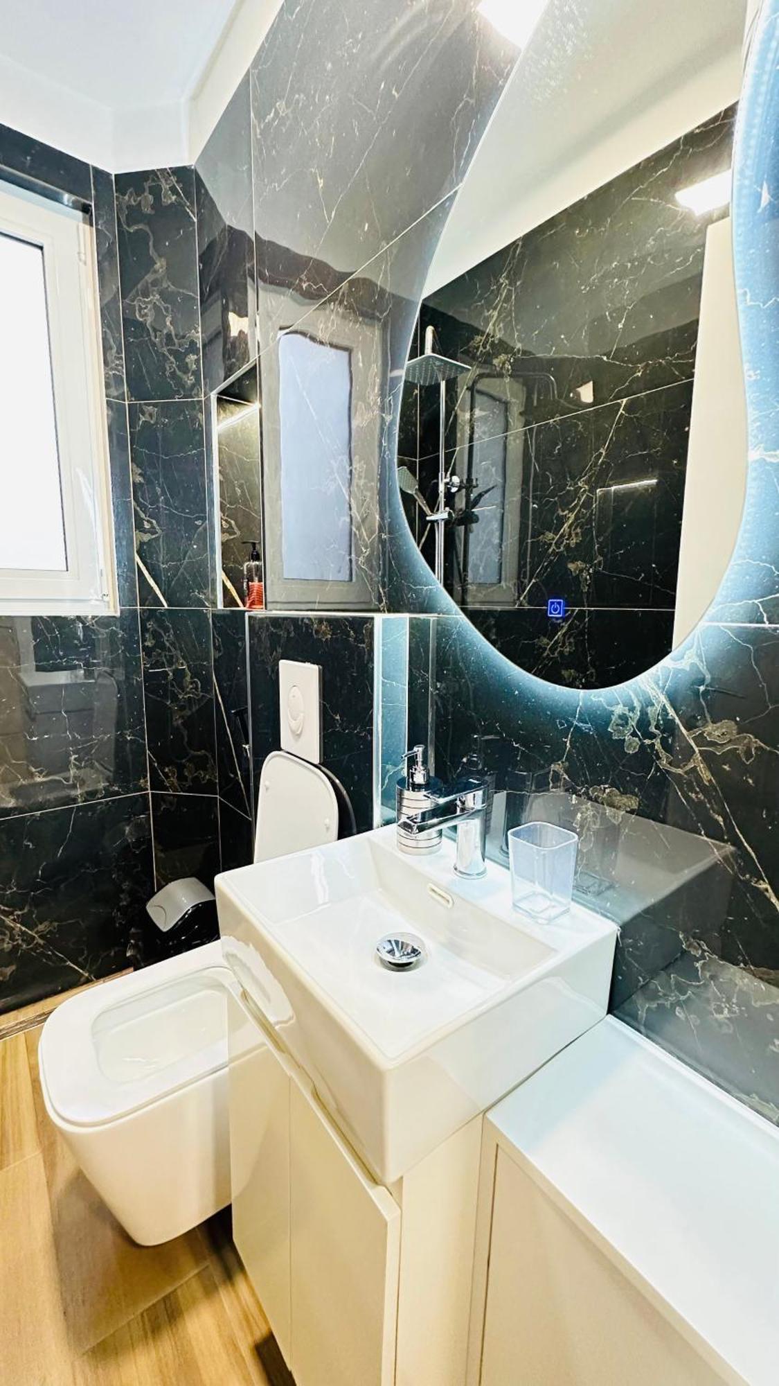 Luxurious Central Stay - Self Check-In Tirana Exterior photo