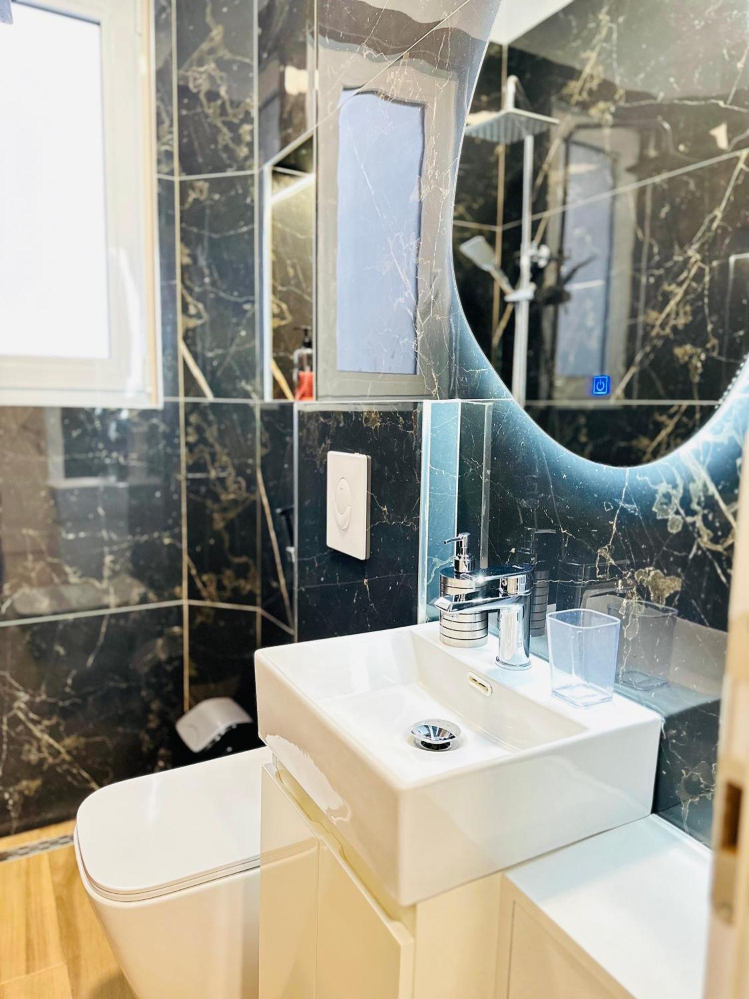 Luxurious Central Stay - Self Check-In Tirana Exterior photo
